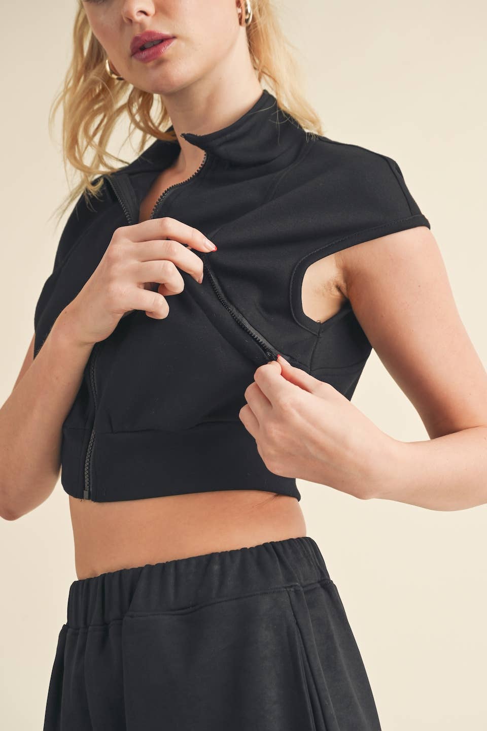 Cropped Scuba Sleeveless Jacket